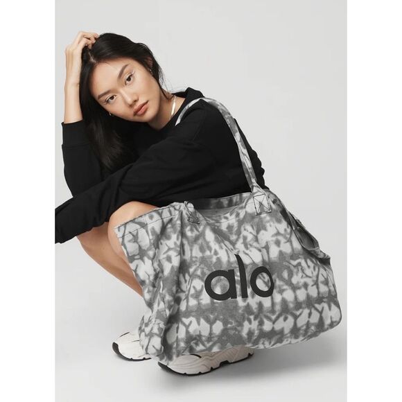 ALO YOGA deluxe shopper tote ⭐️ - Picture 1 of 7